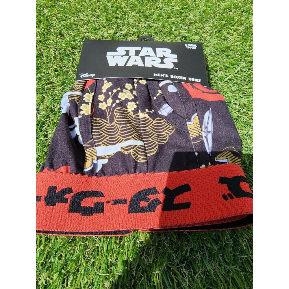 Disney Star Wars Mens boxer briefs xs 24"-26"  Vader Cloud Box Lunch